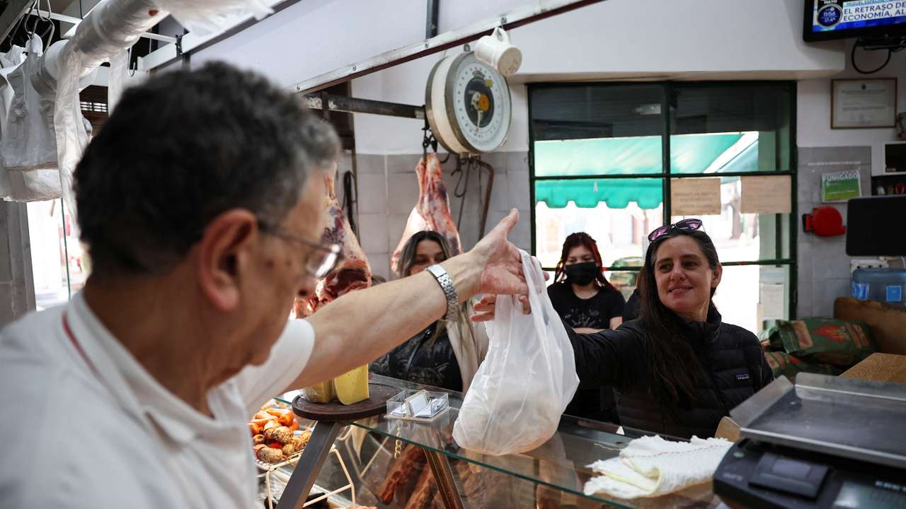 Meat-loving Argentines eat less beef as inflation bites
