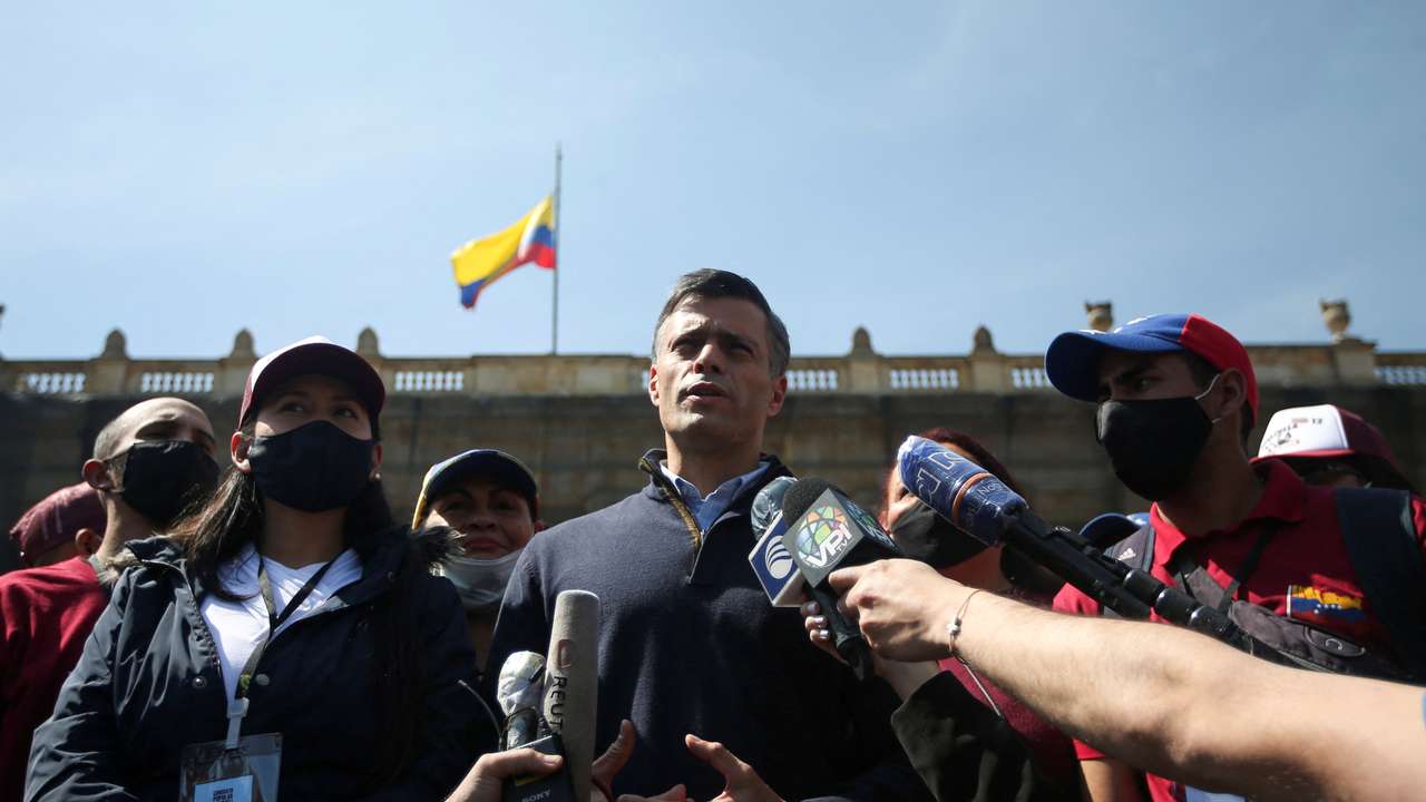FILE PHOTO: FILE PHOTO: Venezuelan opposition politician Leopoldo Lopez participates in a popular consultation launched by opposition leader Juan Guaido to decline Venezuela's December 6 parliamentary election, in Bogota