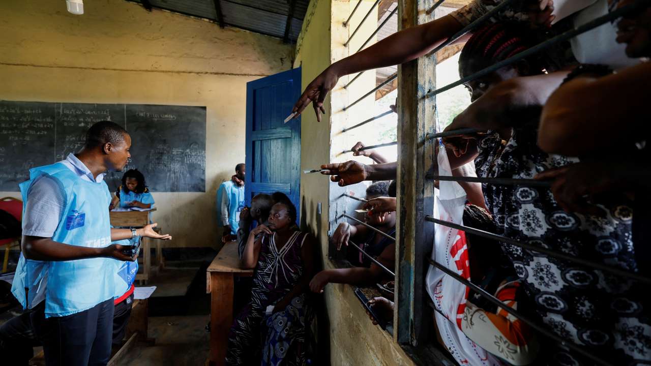 Congo votes in extended in Kinshasa