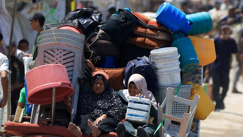 Displaced Palestinians fleeing northern Gaza head south amid an Israeli military operation, in Gaza City