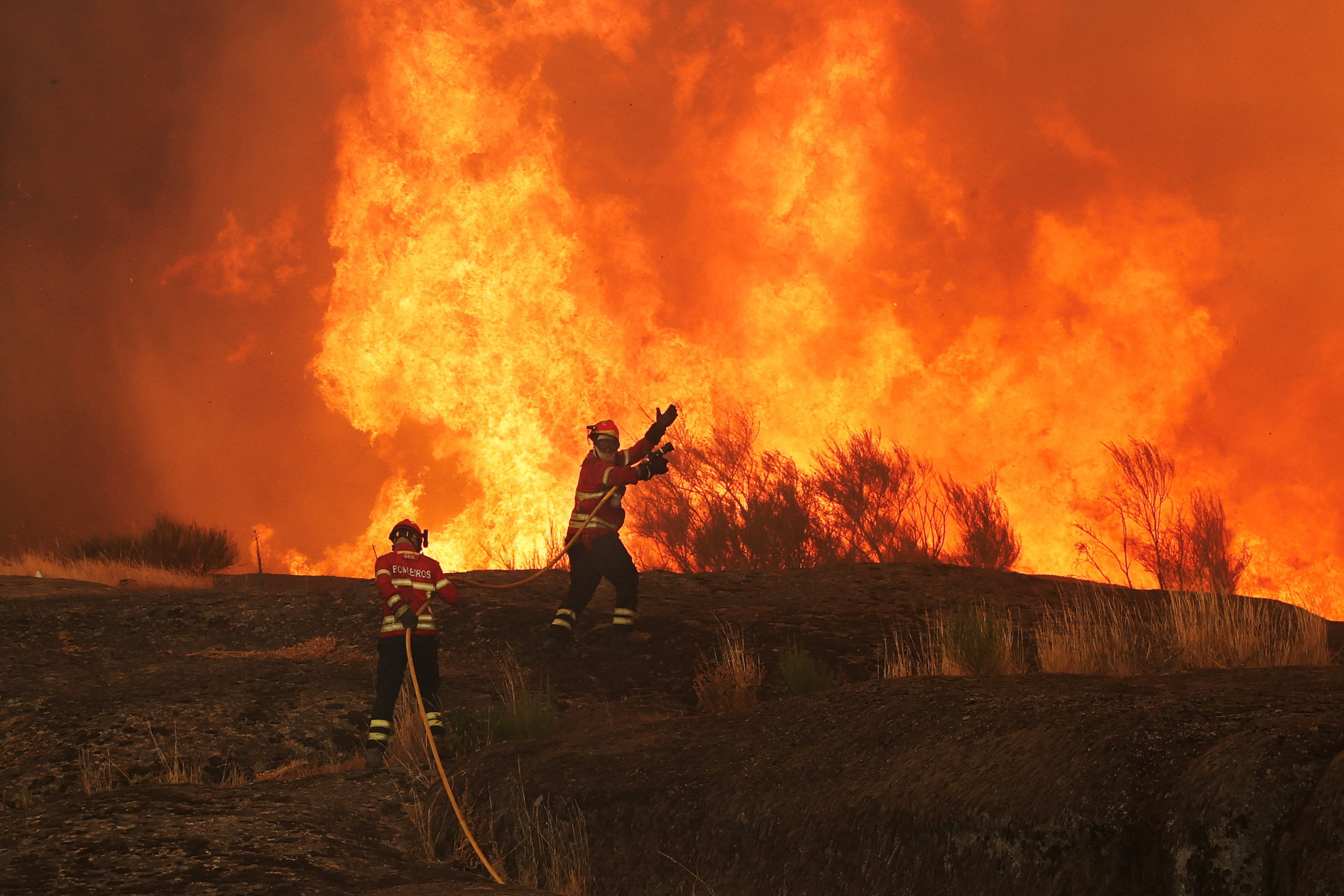 Wildfire approaching Trancoso