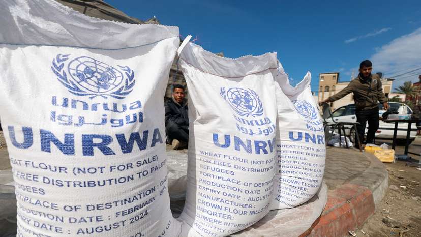 Displaced Palestinians wait to receive United Nations Relief and Works Agency (UNRWA) aid, in Rafah