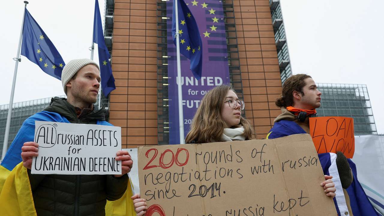 People demonstrate outside the European Commission in Brussel
