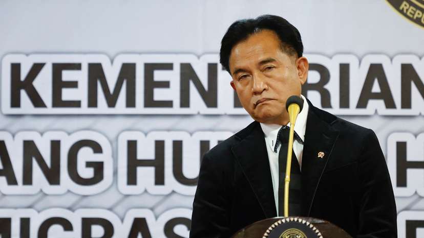 Indonesia's Chief Minister for Law and Human Rights Mahendra and Undersecretary at the Department of Justice of the Philippines Vasquez meet in Jakarta