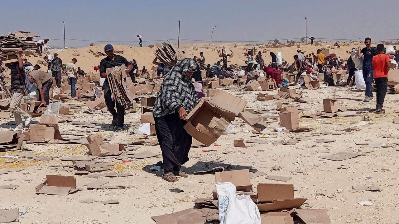 FILE PHOTO: FILE PHOTO: Visual story on the ordeal Gazans endure to get food under new aid distribution programme in Rafah
