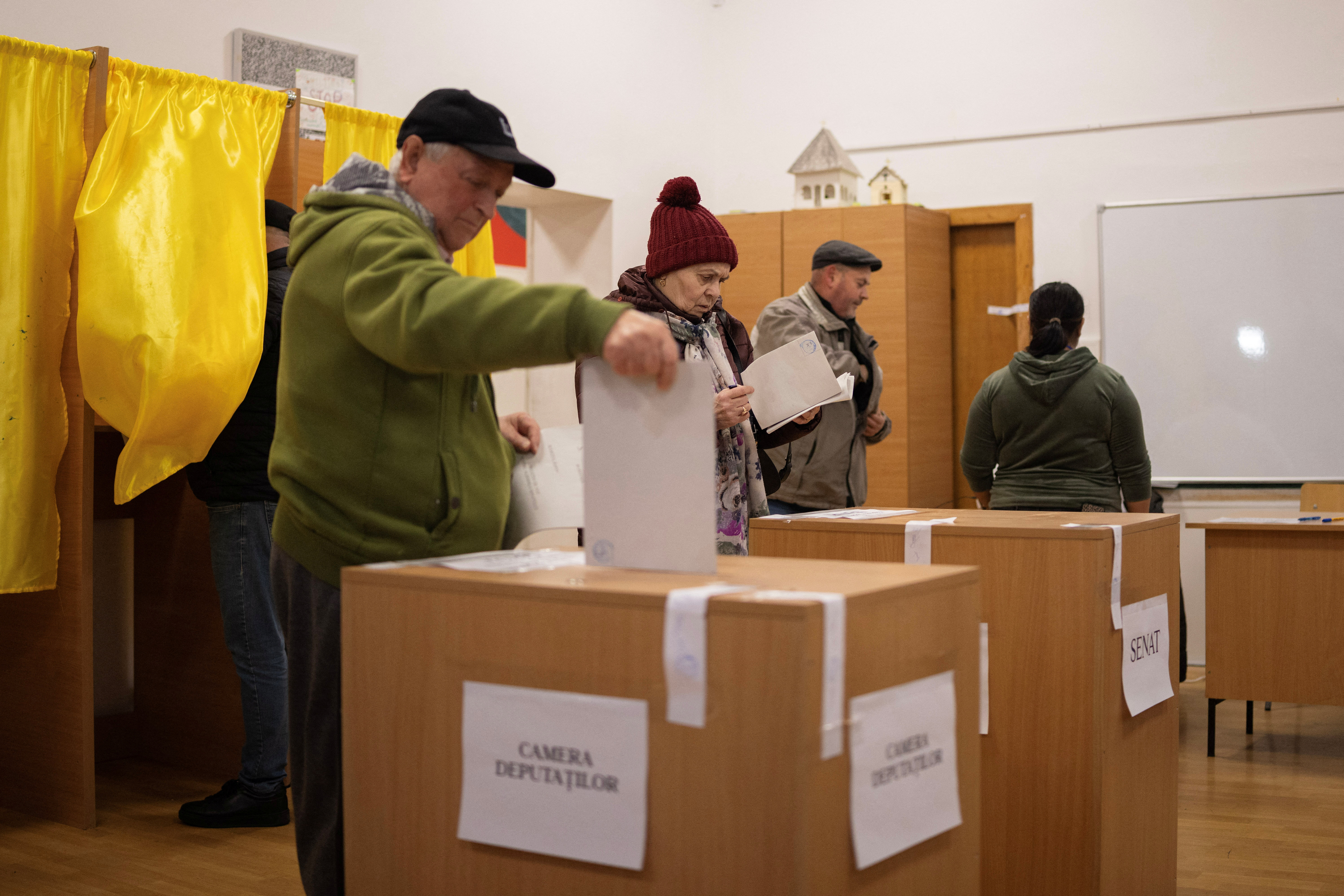 Romanians vote in parliamentary election