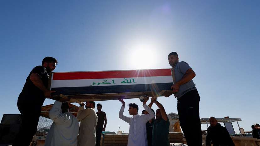 Men carry coffin of an Iraqi soldier at the Wadi al-Salam cemetery, Arabic for "Peace Valley", in Najaf