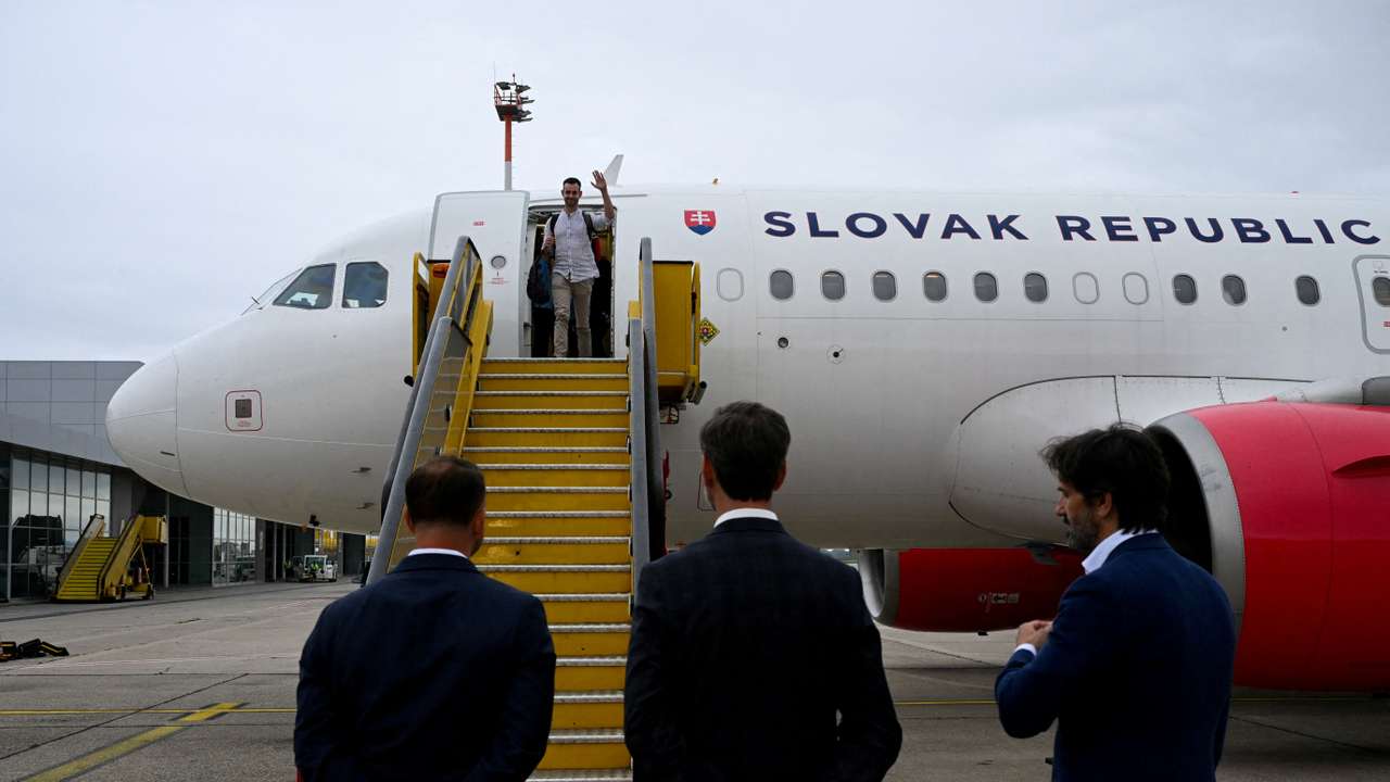 Repatriated Slovaks return from Israel, in Bratislava