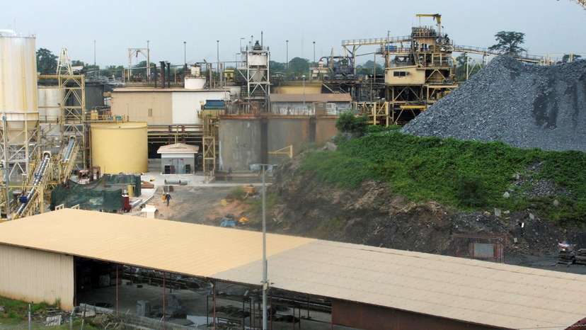 FILE PHOTO: AngloGold Ashanti's main sulphide treatment plant is seen in Obuasi June 24, 2008.