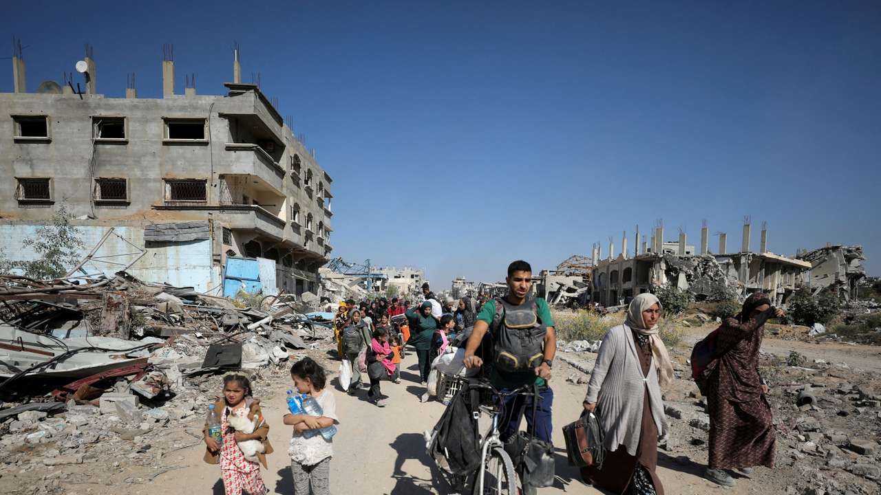 FILE PHOTO: Displaced Palestinians flee the northern part of Gaza amid an Israeli military operation, in Jabalia in the northern Gaza Strip