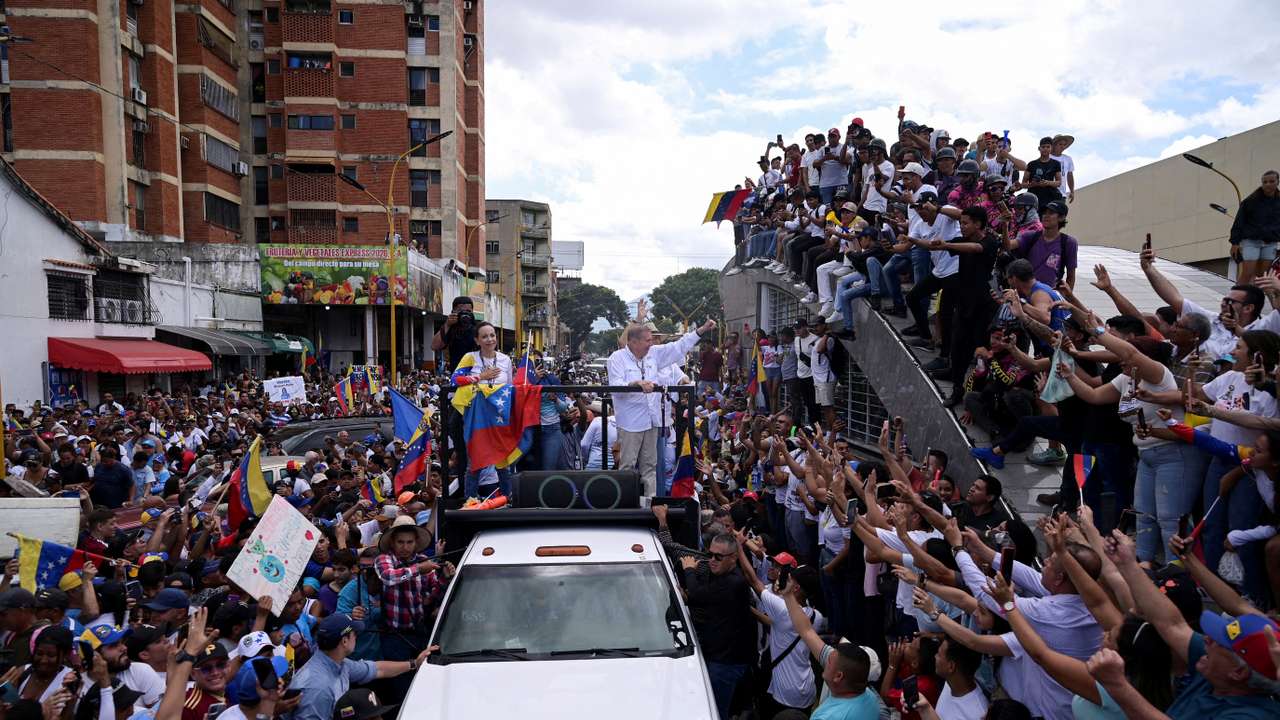 FILE PHOTO: Venezuelan opposition candidate Gonzalez rallies in Carabobo state