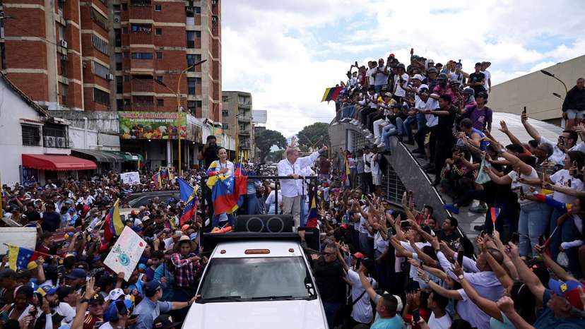 FILE PHOTO: Venezuelan opposition candidate Gonzalez rallies in Carabobo state