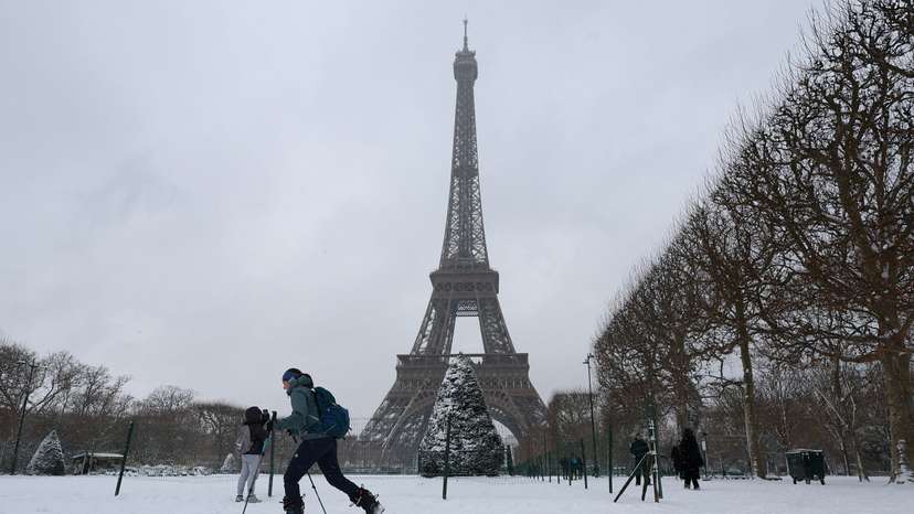 Snow and freezing temperatures in Paris