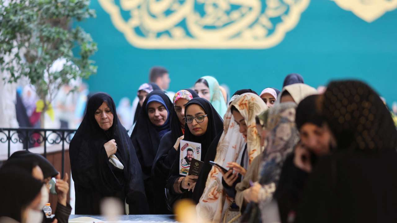Iranians vote in snap presidential election