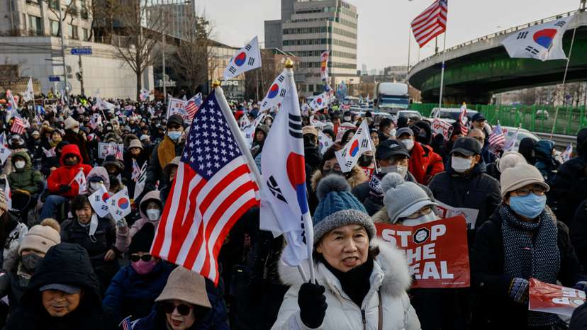 Pro-Yoon protesters take part in a rally to support impeached South Korean President Yoon Suk Yeol near his official residence in Seoul