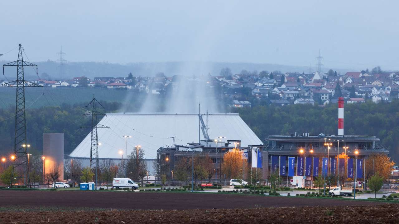 Germany shuts down its last three reactors, ending the nuclear era in Neckarwestheim
