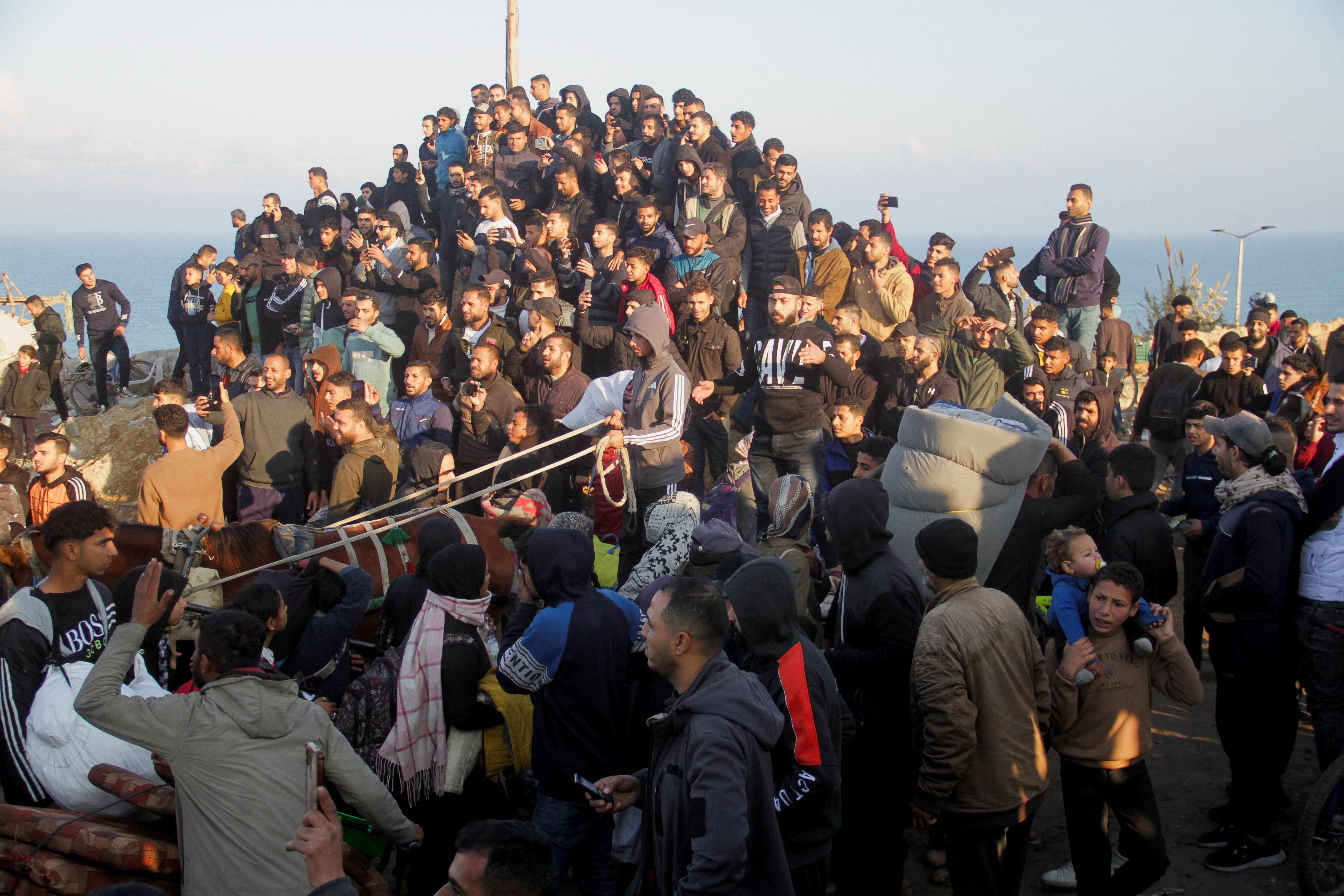 Displaced Palestinians make their way back to their homes in northern Gaza