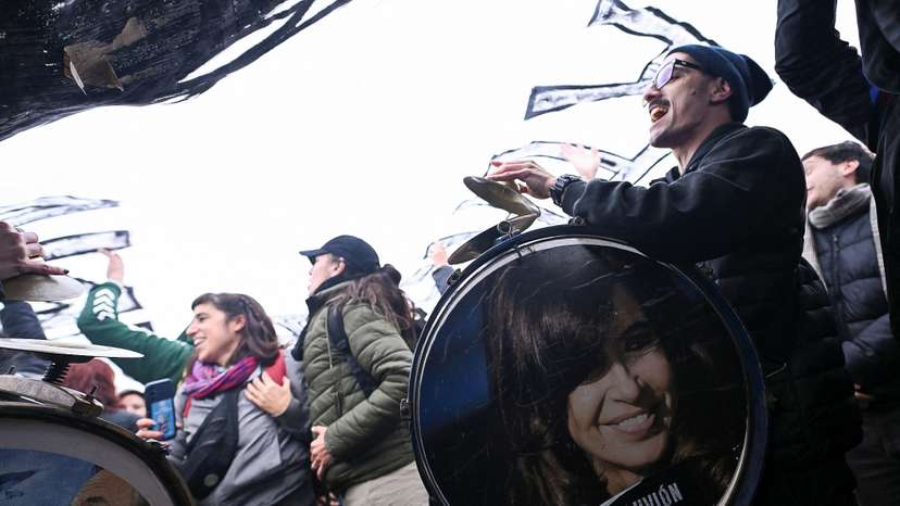 Argentine judge approves house arrest for ex-President Kirchner