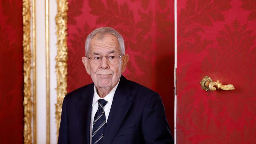 Austrian President Alexander Van der Bellen arrives for a statement in Vienna