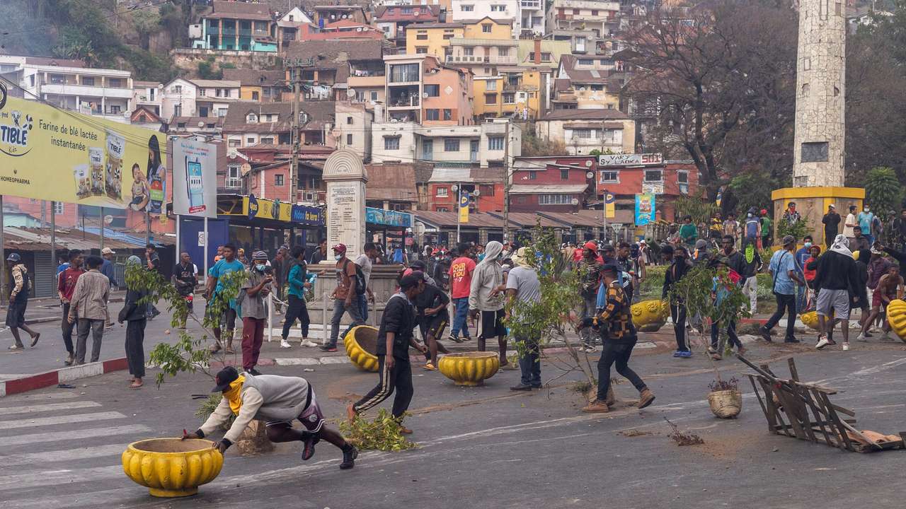 Madagascar protesters return to streets despite move to dissolve government