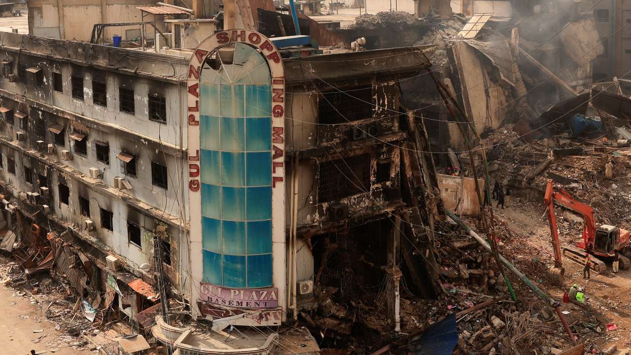 Aftermath of fire in a shopping mall in Karachi