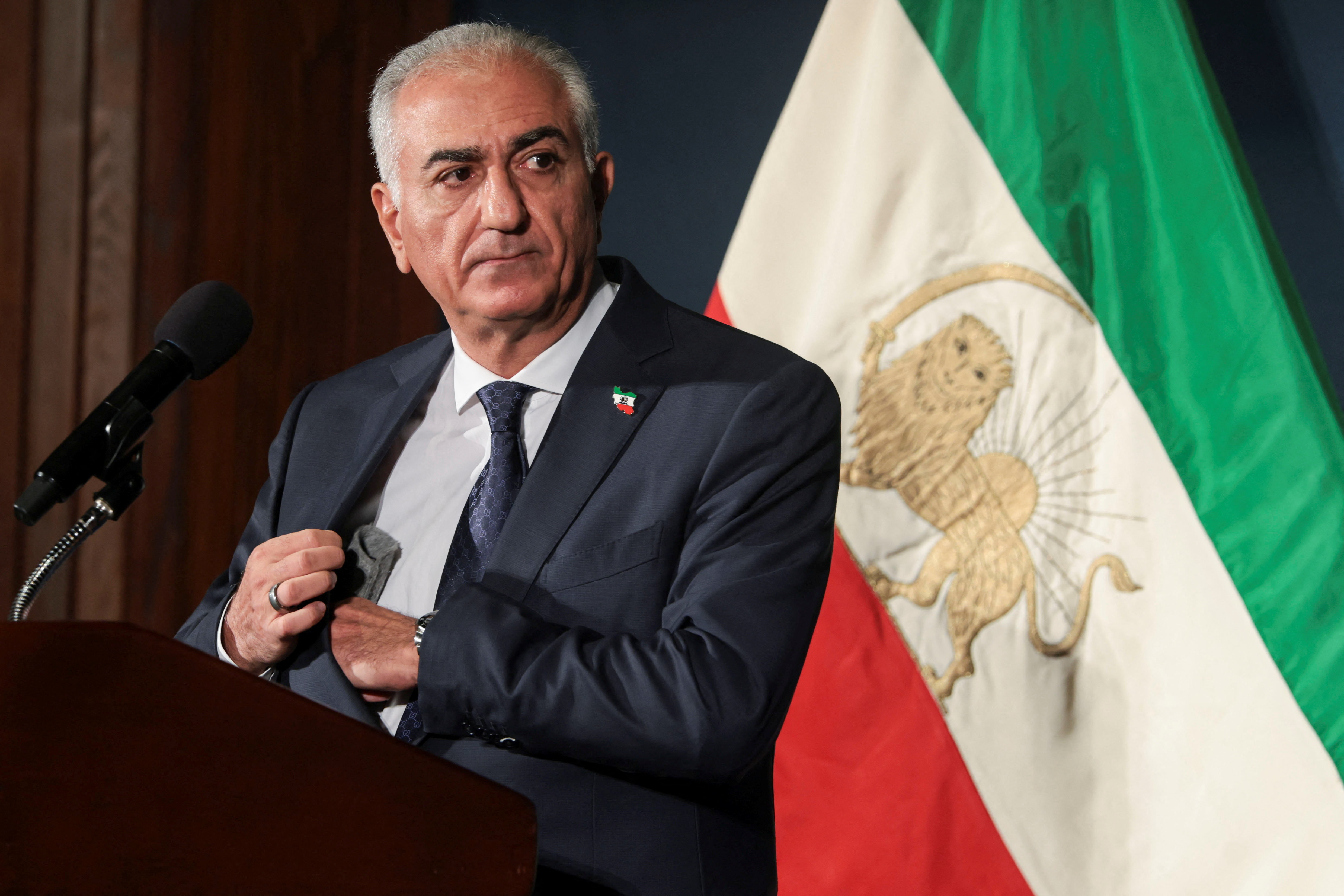 Reza Pahlavi address a press conference in Washington