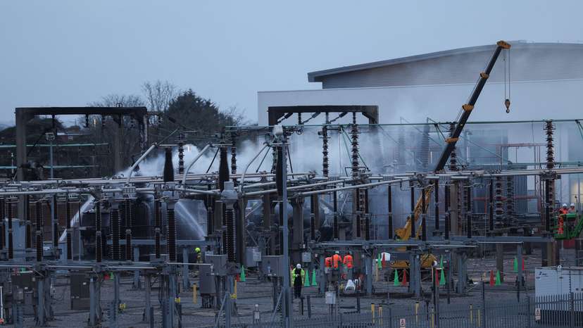 Heathrow Airport closed by fire at power station
