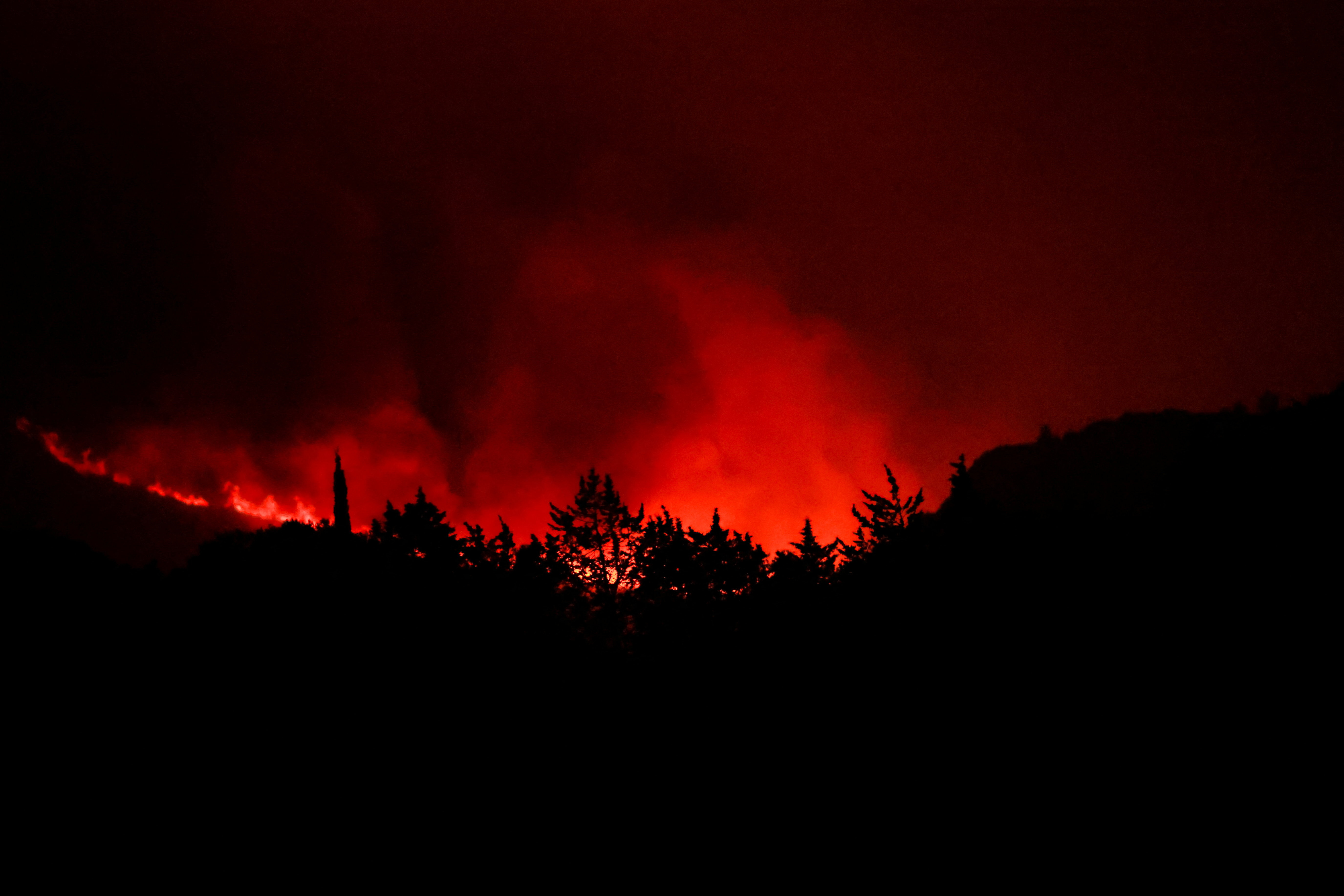 Big wildfire rages in southern France