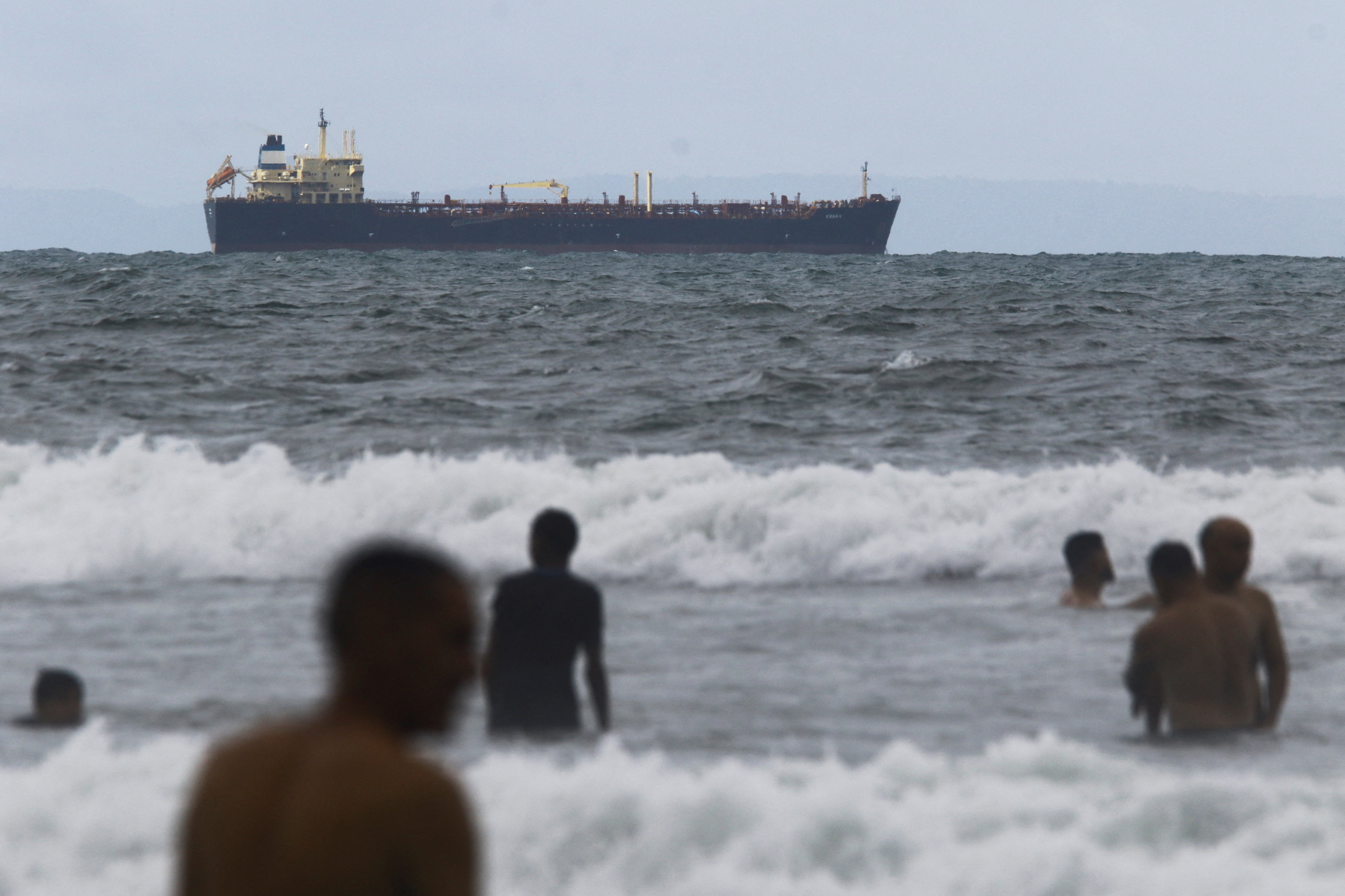 Oil tankers anchored near Puerto Cabello