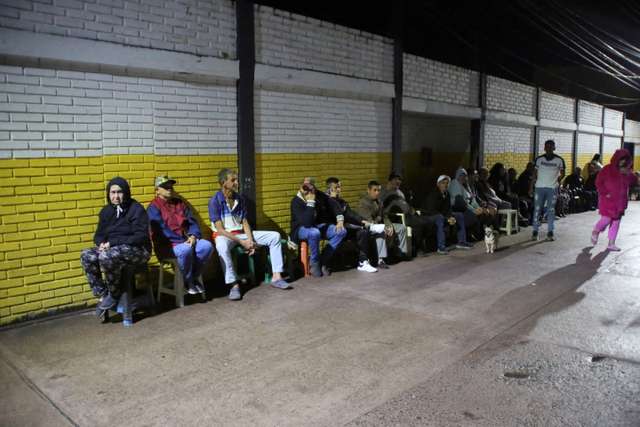 Venezuelans wait outside a closed voting station to vote in the presidential election, in Las Vegas de Tariba