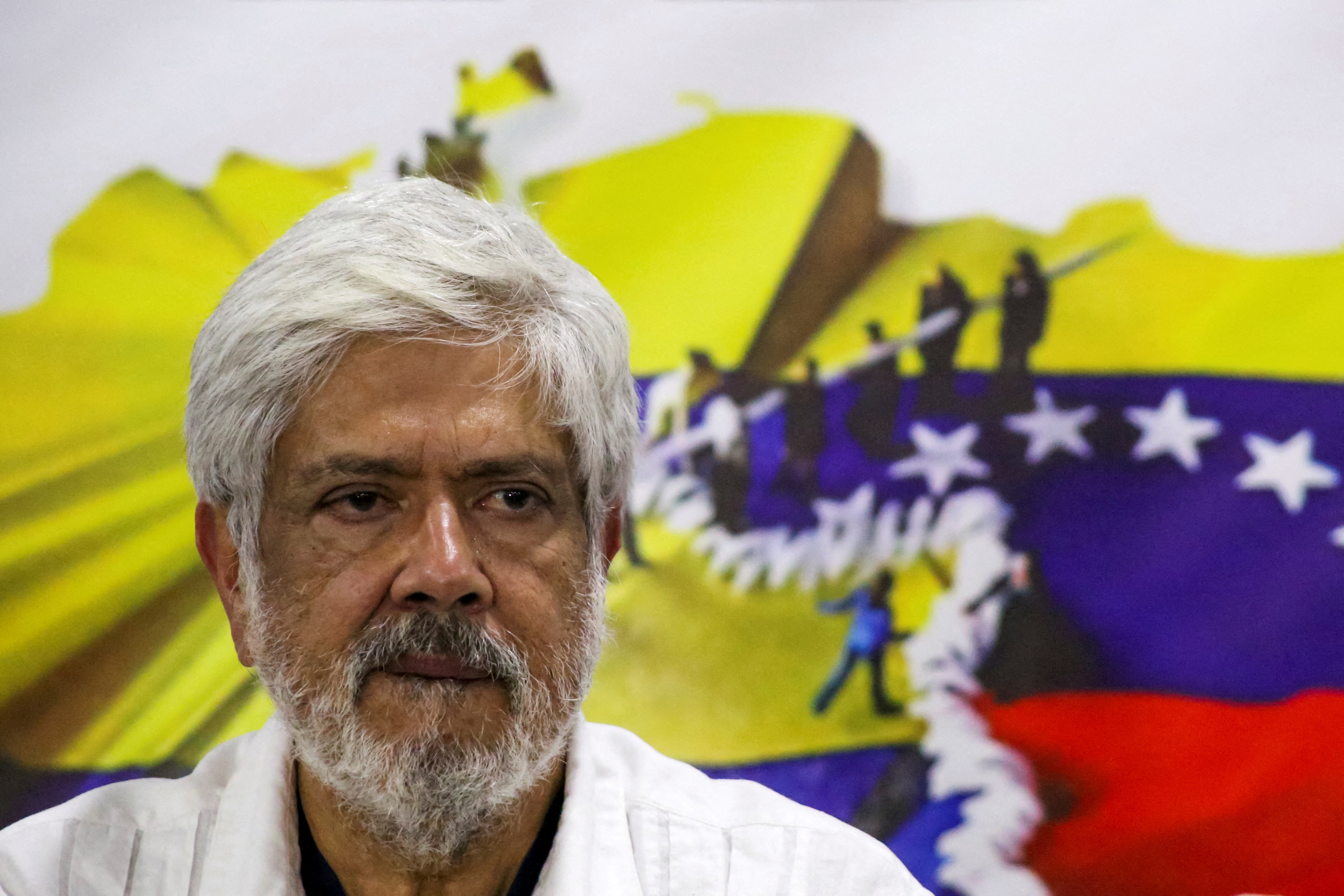 FILE PHOTO: German Umana Mendoza, Colombia's minister of trade, industry and tourism attends a meeting of businessmen from Colombia and Venezuela, in the framework of the 'Border Agreement' in Cucuta