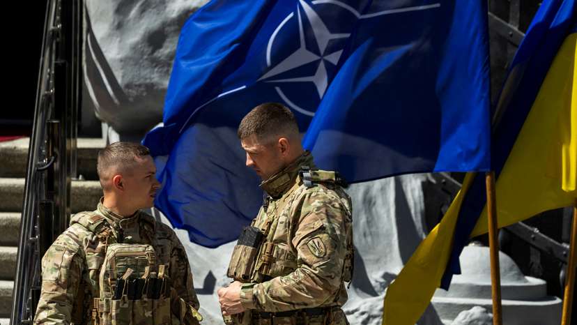 FILE PHOTO: Servicemen of Ukraine's presidential guard stand at the fringes of a press conference of Ukraine's President Volodymyr Zelenskiy and NATO Secretary-General Jens Stoltenberg in Kyiv