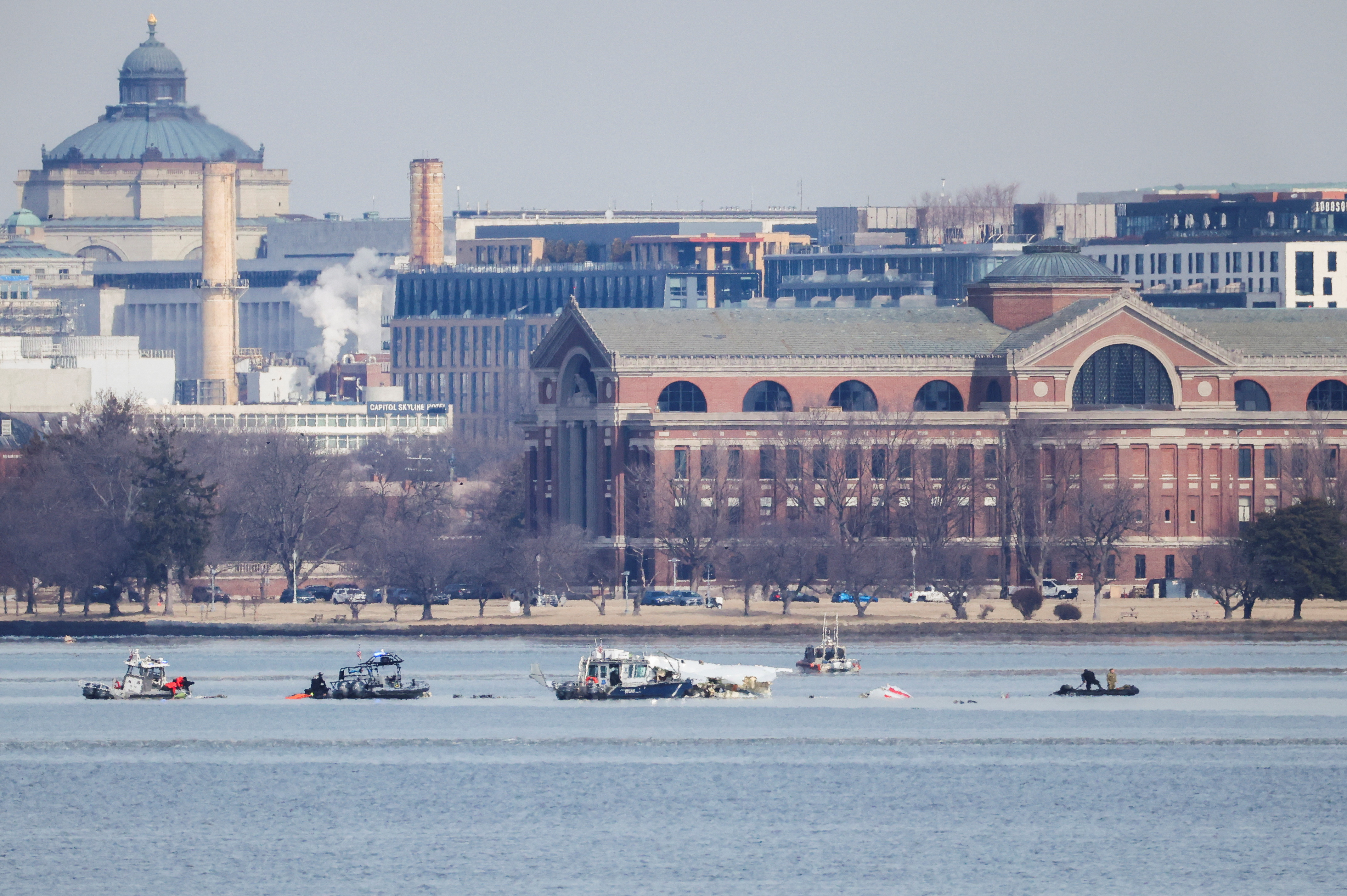 American Eagle flight 5342 crashes in the Potomac River near Ronald Reagan Washington National Airport