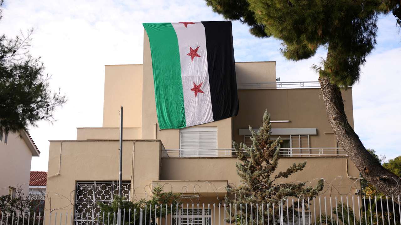Syrians occupy the Syrian embassy in Greece