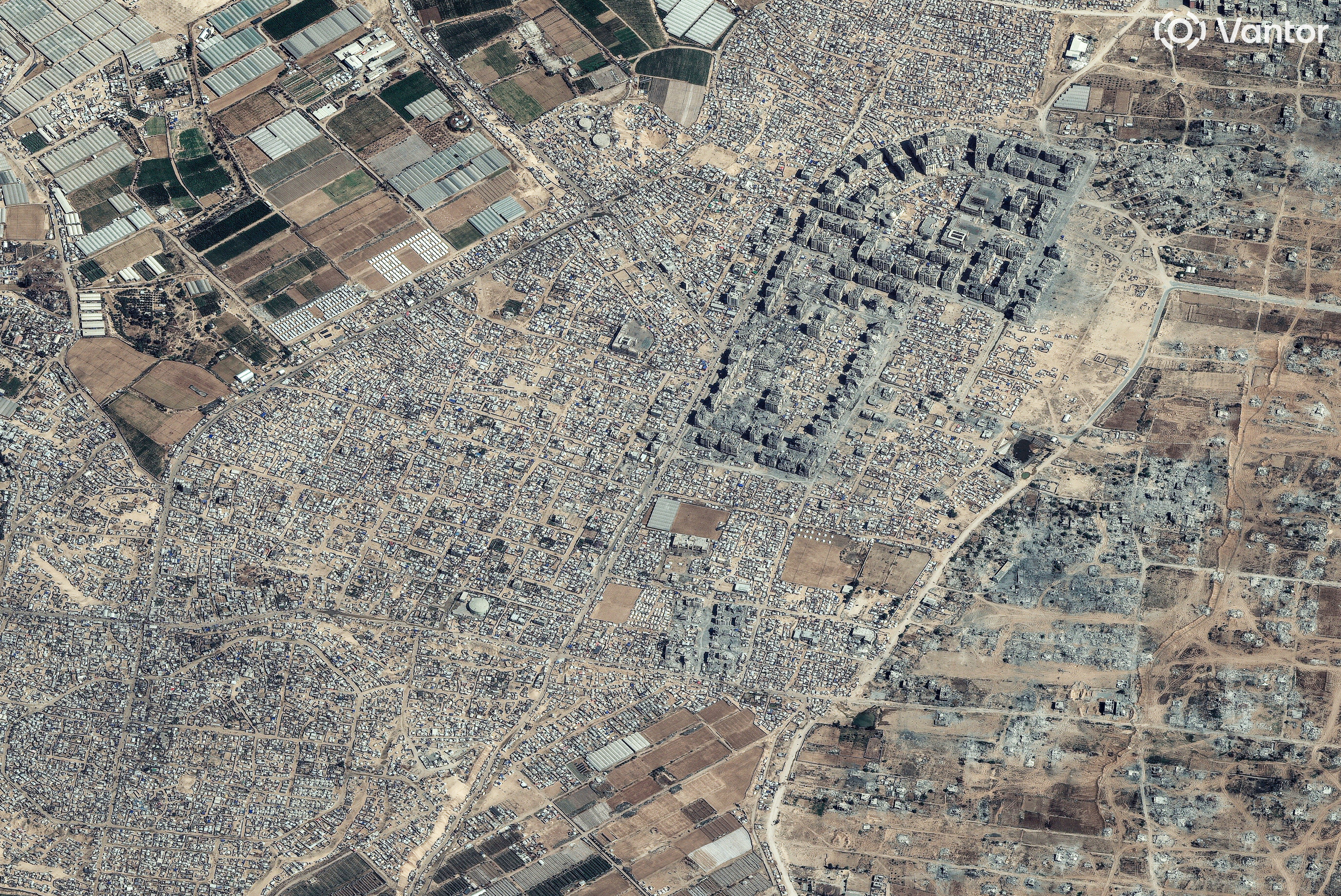 A satellite image shows an overview of refugee tents in Khan Younis