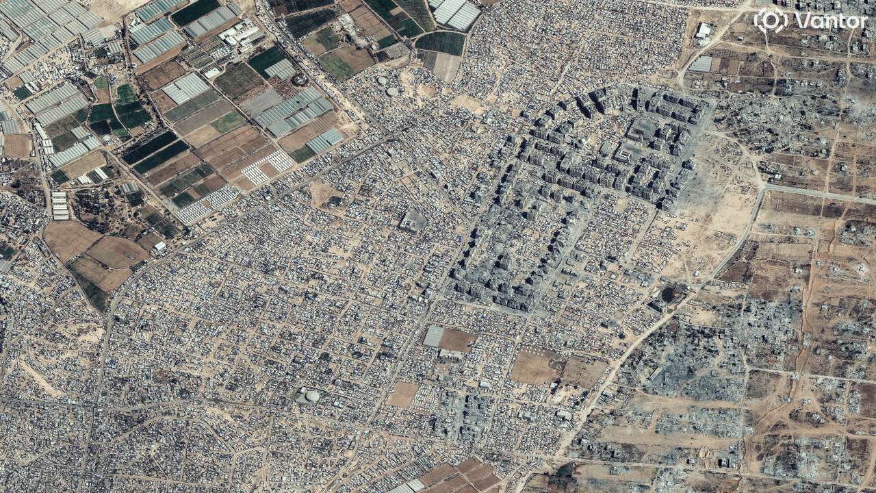 A satellite image shows an overview of refugee tents in Khan Younis