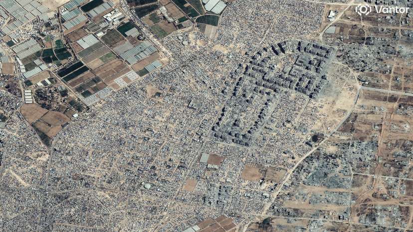 A satellite image shows an overview of refugee tents in Khan Younis