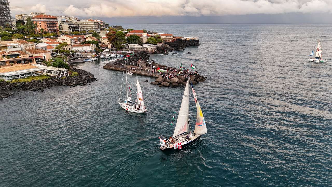 Aid flotilla ‘Thousand Madleens’departs Catania for Gaza