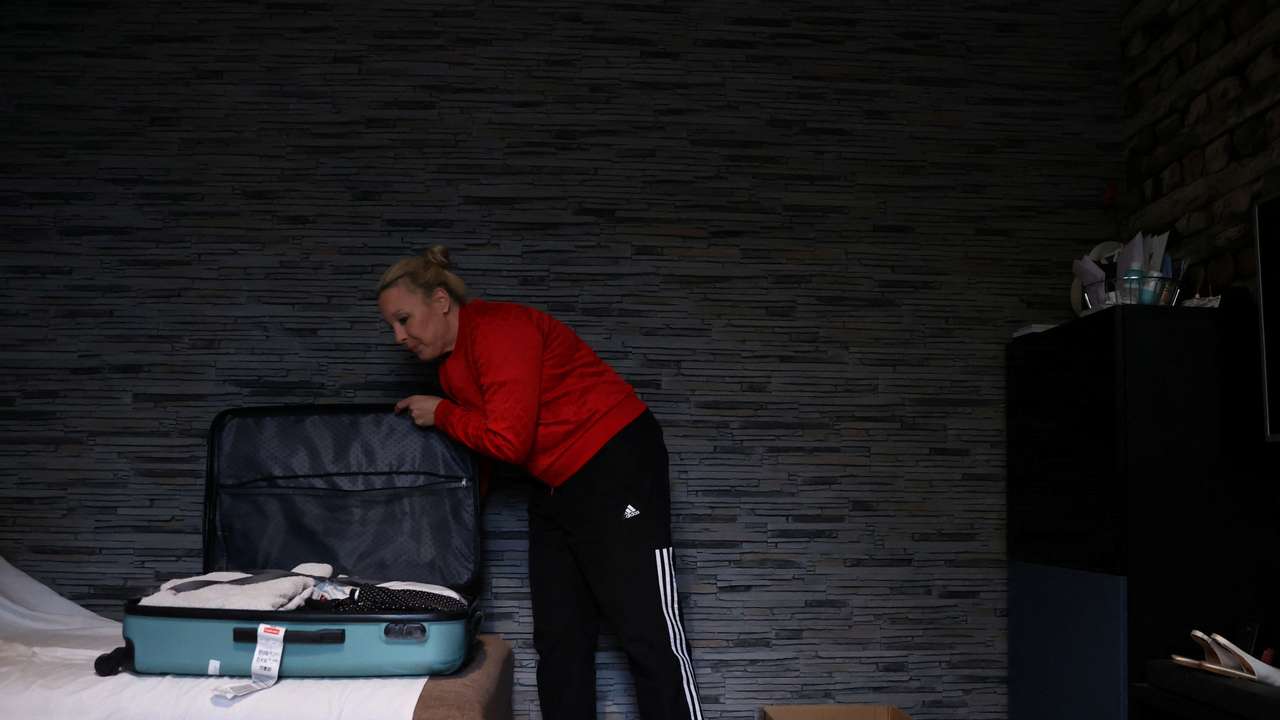 Czovek, 45, packs up her house as she moves to Austria