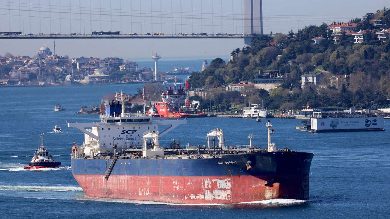 FILE PHOTO: US sanctions strand Iran, Russia oil on tankers, driving up crude costs
