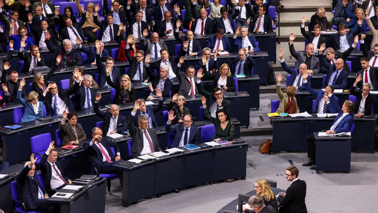 Session of the lower house of parliament Bundestag