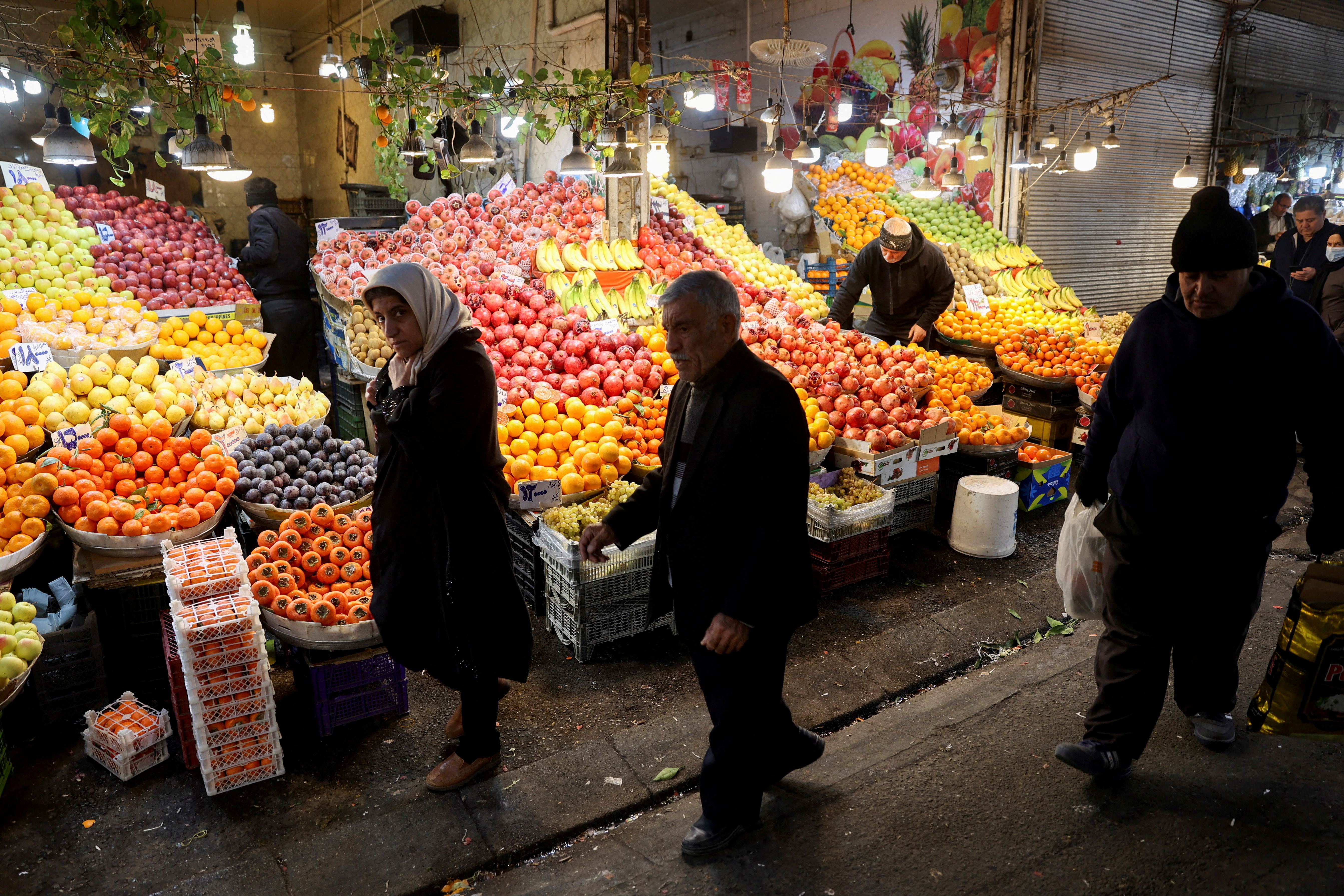 FILE PHOTO: Value of the Iranian rial drops