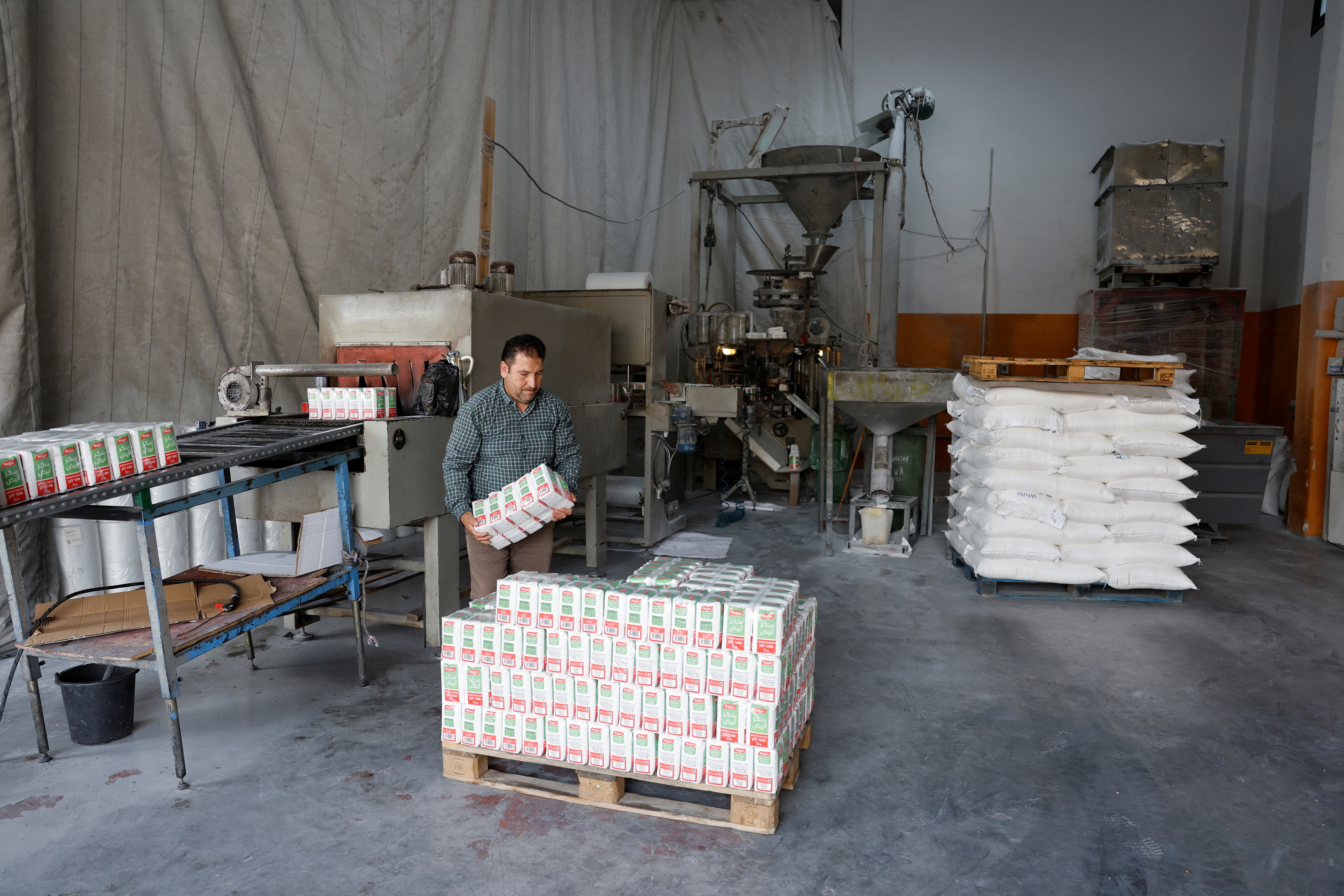 FILE PHOTO: Israel reopens Gaza food sales as Rafah raid chokes aid