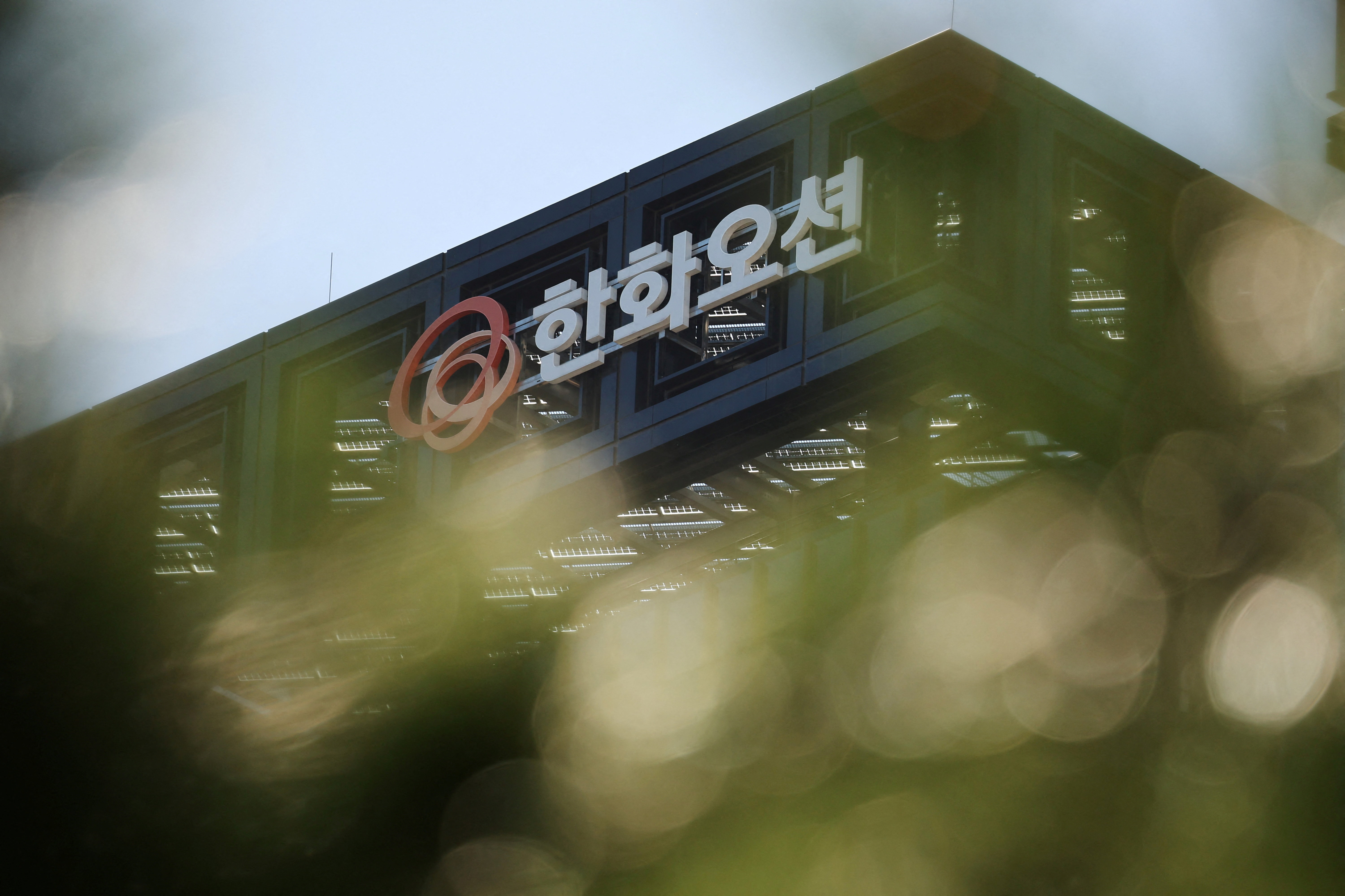 China targets Korean shipbuilder Hanwha's US units, as it continues trade talks with Washington