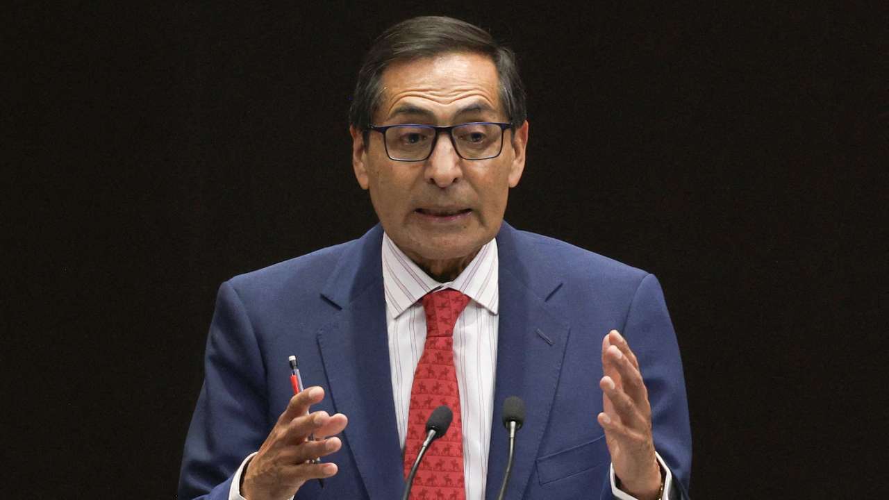 FILE PHOTO: Mexico's Finance Minister Rogelio Ramirez de la O speaks at the Congress