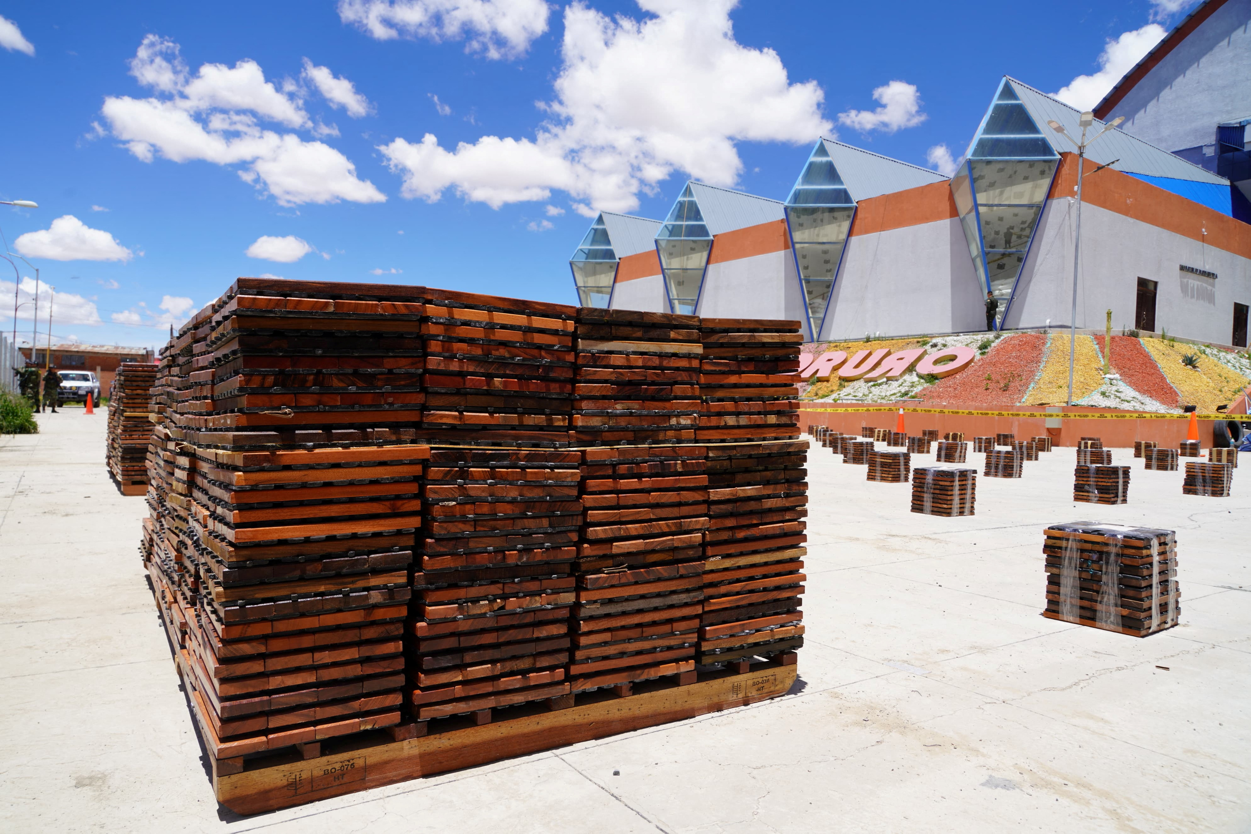 Bolivia announces biggest-ever cocaine bust, in Oruro