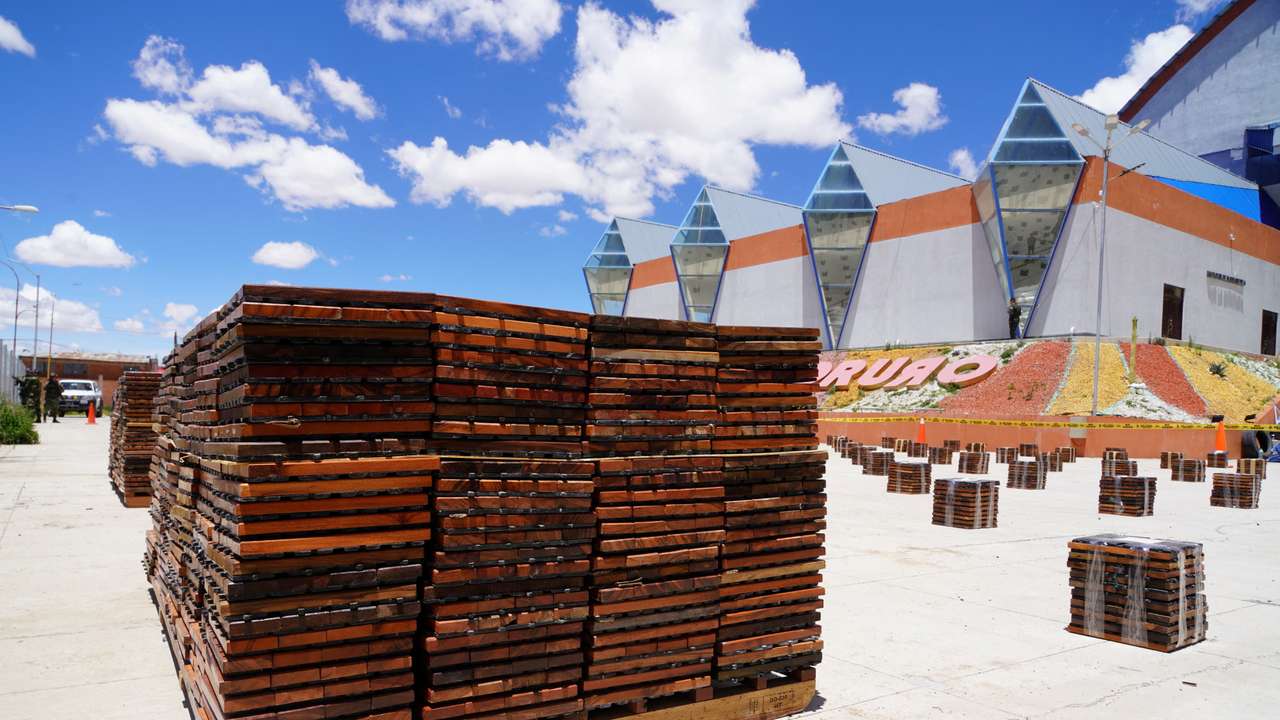 Bolivia announces biggest-ever cocaine bust, in Oruro