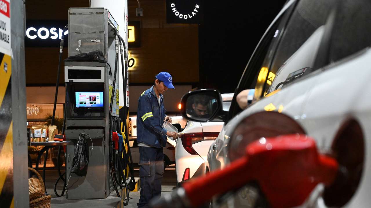 Bolivian president removes fuel subsidies