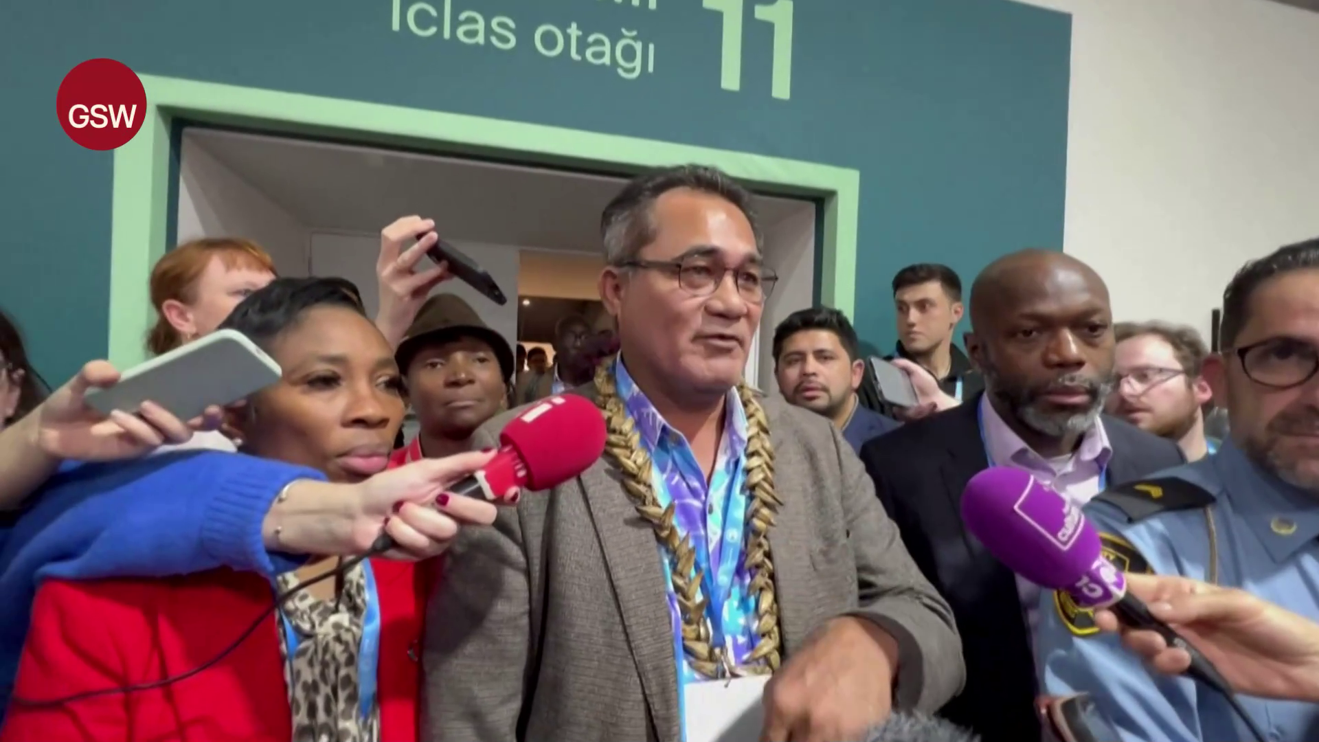 vlcsnap-2024-11-23-23h29m41s288