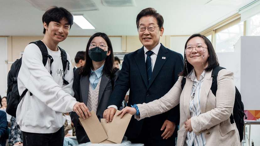People cast early votes for the upcoming presidential election